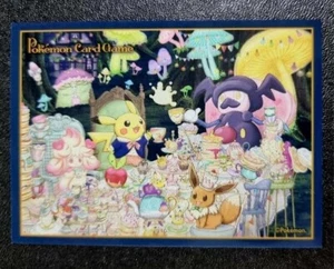 1 SLEEVE N°057 POKÉMON CENTER PIKACHU EEVEE ALICE IN WONDERLAND COLLECTOR - Picture 1 of 1