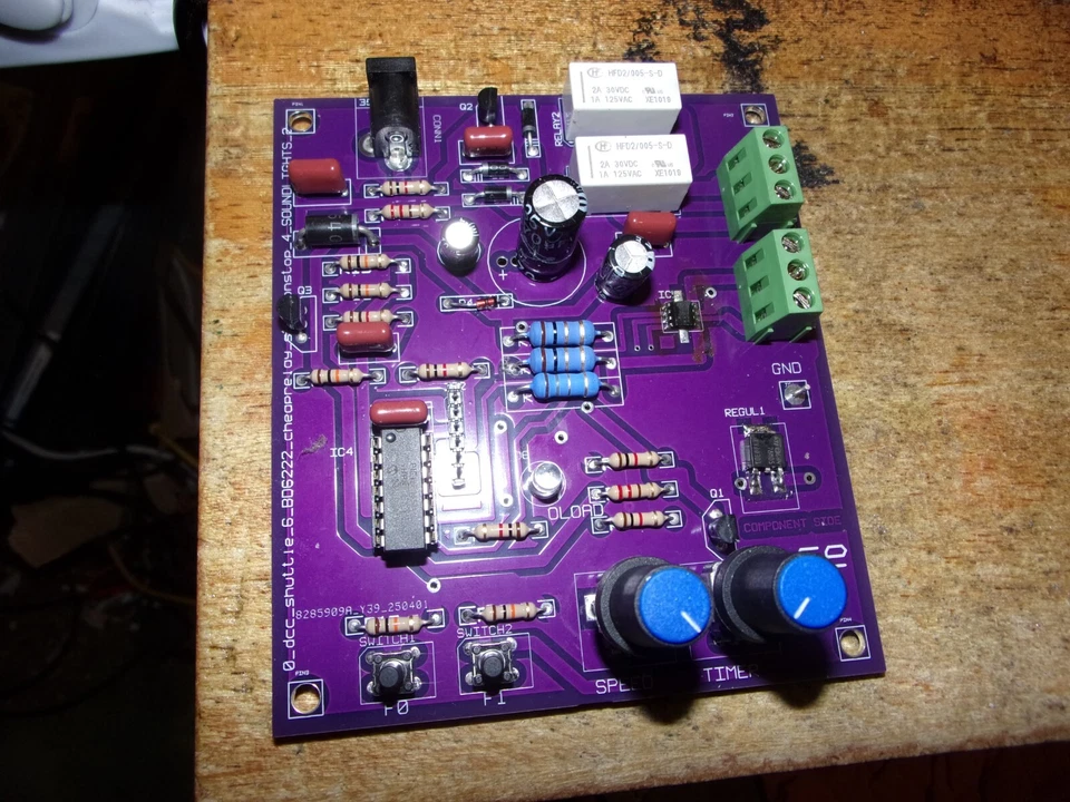 BIGPOT DCC model railway shuttle with station stop + power supply N/00 F0/F1 fns - Image 1 of 1