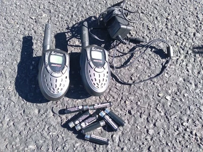 Cobra Microtalk Walkie Talkie Set Charger Black 2 Way Radio - Image 1 of 4