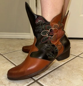 Botines de cuero floral marrón raro L’artiste Spring Step para mujer talla 39/8,5 EE. UU. - Imagen 1 de 9