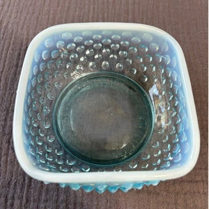 De Colección Fenton Azul Opalescente Hobnail Borde Cuadrado Cuenco/Plato de Caramelo Base Redonda Ombre - Imagen 1 de 4