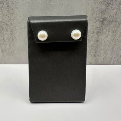 Estate Pearl Studs in 14kt Yellow Gold - 9.2-9.3mm Pearls, Push Backs, Pre-Loved - Image 1 of 4