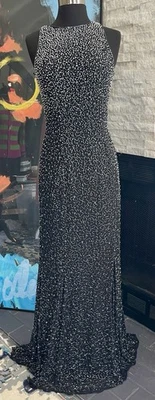 Vestido Colección Sean Completamente Cuentas Negro Seda Forrado Pierna Abertura Formal Pequeño Foto 1 de 4