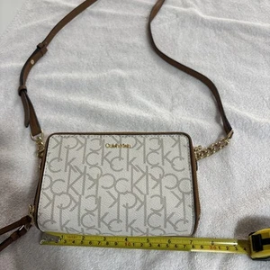 Calvin Klein Crossbody Wallet Purse CK Logo Double Zip Ajustable Strap - Picture 1 of 18