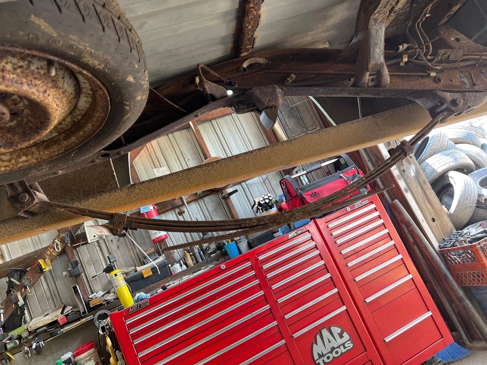 1982 - 1993 Chevrolet S10 Rear Leaf Spring 4 Leaf OEM - Image 1 of 3