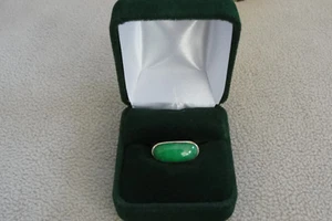 Stunning Classic 14kt. Gold & Jade Saddle Ring - Picture 1 of 9