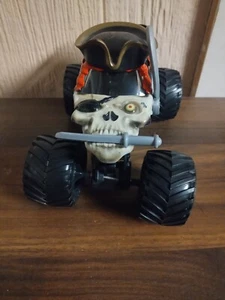 Monster Jam Truck Pirate's Curse Hot Wheels Diecast Metal 1:24 - Picture 1 of 5