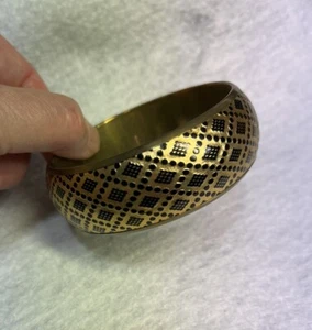Chunky Wide patterned Gold Tone And Black Bangle Bracelet. - Picture 1 of 4