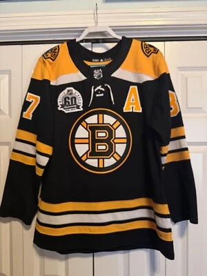 Футболка Adidas Patrice Bergeron Willie O' Ree юбилейная с нашивкой Boston Bruins - Изображение 1 из 3