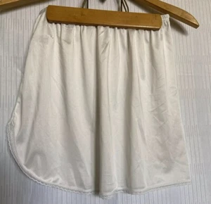Vintage Vanity Fair Made in USA Half Slip Lace Trim White 100% Nylon Size Medium - Picture 1 of 8