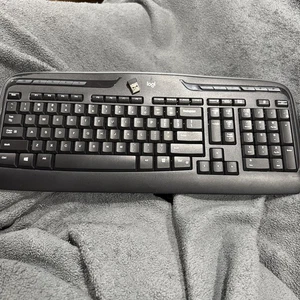 Teclado Inalámbrico Logitech-Negro Modelo Y-R0067/Logi Poco Uso - Imagen 1 de 12