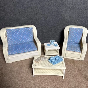 Vintage 1985 Barbie Cottage Traumhaus Möbel weiß Kunstgeflecht - Bild 1 von 4
