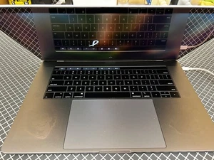 MacBook Pro 15 Zoll 2019 2,6 6-Core i7 16GB 500GB Radeon Pro 555X Guter Zustand - Bild 1 von 9