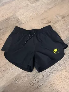 NWT Nike Women's Dri-Fit Tempo Standard Fit Running Shorts Size Medium Black - Picture 1 of 3