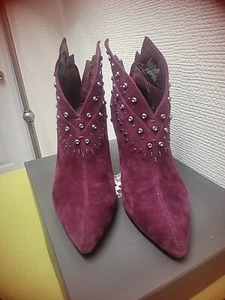 VINCE CAMUTO KAVIPPA BITTEN HIGH SUEDE STILETTO BOOTIES 9 POC - Picture 1 of 15