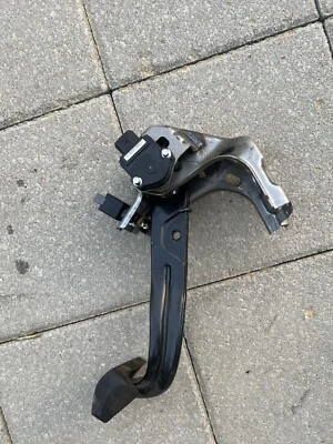 2015 2016 2017 Hyundai Sonata Brake Pedal Assembly OEM 32800-C1100 - Image 1 of 3