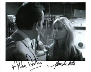 Doctor Who Autograph: ANNEKE WILLS & ALAN CURTIS (The War Machines) Signed Photo - Picture 1 of 1