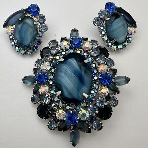 VINTAGE JULIANA D & E BLUE ART GLASS RHINESTONE PENDANT BROOCH & EARRINGS SET
