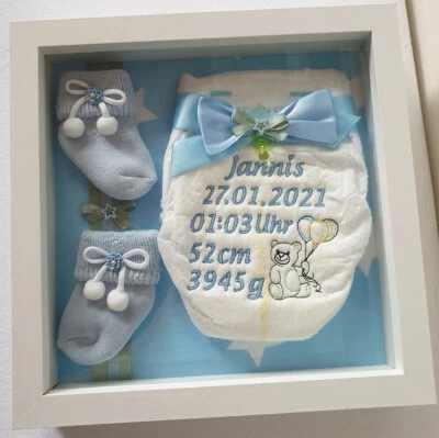 bestickte personalisierte Windel Geschenk im Rahmen zur Geburt  Baby Taufe - Bild 1 von 4
