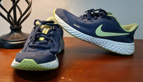 Sneakers da corsa Nike Revolution 5. Taglia 4 5 anni. Blu verde. CZ9694 400.