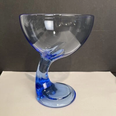 Taza de postre de vidrio ala azul Bormioli Rocco Jerba 11 oz Italia vástago curvo Foto 1 de 4