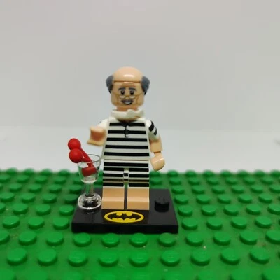 LEGO Batman Película Minifiguras Serie 2 Vacaciones Alfred Pennyworth Foto 1 de 4