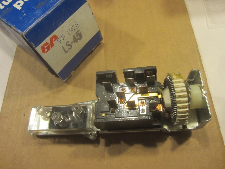 1968 - 1974 年福特水星车头灯开关 NORS 美国制造 — 第 1/2 张图片