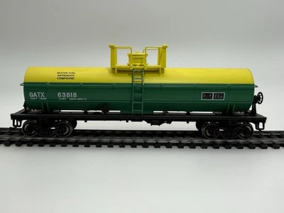 HO Athearn RTR GATX Chemical Tank Car 63818 – Yellow/Green – Metal Wheels - Image 1 of 4