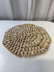 Vintage Kaurimuschel Muschel Untersetzer Hot Pad Boho Wanddekoration, Größe 6" - Bild 1 von 6