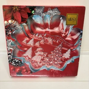 Mikasa Christmas Story Spruce glass dish, ruffled green edge, mint with box - Picture 1 of 13