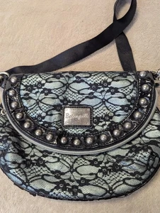 Borsa a tracolla Betseyville Betsey Johnson nera beige pizzo borchie catena brevetto - Foto 1 di 7