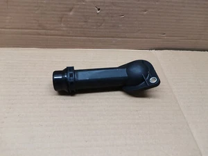 BRIDE DE LIQUIDE DE REFROIDISSEMENT Audi A4 A6  VW PASSAT 1.6 1.8 T 06B121121L - Picture 1 of 4