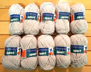10 GOMITOLI PINGOUIN "SPORT" PURA LANA GRIGIO CHIARO (COLORE 32) - Foto 1 di 3