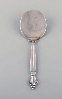 Johan Rohde para Georg Jensen. Pala para servir Acanthus temprano en plata de ley. Foto 1 de 4