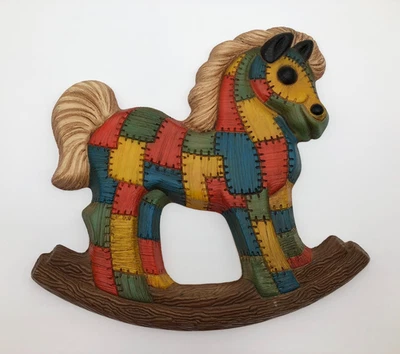 Edredón de retazos vintage años 70 mecedor caballo pared placa decoración espuma artesanía guardería Foto 1 de 4