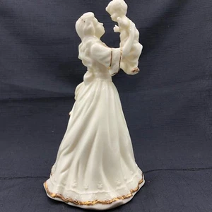 Porzellan Frau mit Baby von Formalities by Baum Bros. elfenbeinfarben mit Gold acc - Bild 1 von 7