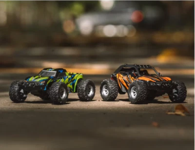 1:32 RC Mini Car 2.4G  High Speed 20 Km/H 4 Channels RC Car - Image 1 of 4