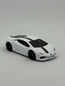 2025 Hot Wheels Lamborghini Huracan LP 610-4 White Loose Multipack - Picture 1 of 5