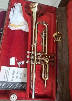 Trompeta King Cleveland 600 con boquilla y estuche listo para estudiantes Foto 1 de 4