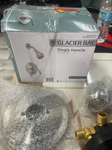 Glacier Bay Builders Rubinetto doccia 1 spray manico singolo 1,8 GPM con disco in ceramica - Foto 1 di 2