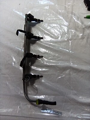 2018 2019 20 2021 MITSUBISHI OUTLANDER FUEL INJECTORS & Fuel Rail OEM SOHC 2.4L - Image 1 of 4