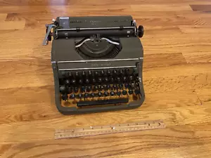 Vintage Underwood Champion tragbare Schreibmaschine - SCHÖN - FUNKTIONSTÜCHTIG! - Bild 1 von 9