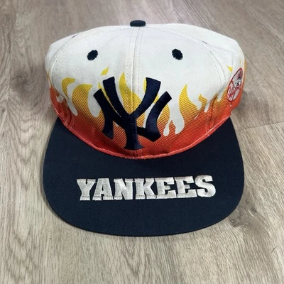 De Colección New York Yankees On Fire Gorra Snapback JUVENTUD MLB Béisbol Blanco Azul Gorra Foto 1 de 4