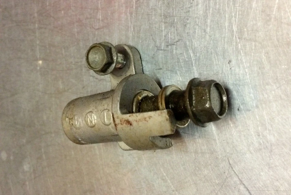 HONDA TRX 250X 300EX OEM JUNTA DE LÍNEA DE FRENO DELANTERO / TUBO ACOPLADOR 💥 1987 - 2003 Foto 1 de 1