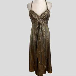 Maxi abito Badgley Mischka bronzo dorato con volant davanti e scialle abbinato - Foto 1 di 10