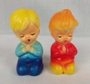 Salero y pimentero vintage para niños y niñas rezando arrodillados Japón - Imagen 1 de 6