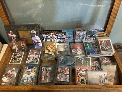 Dan Marino Lot Of 453 Cards - Including RC, Inserts, 1984-present, Mostly 80-90s - Imagem 1 de 2