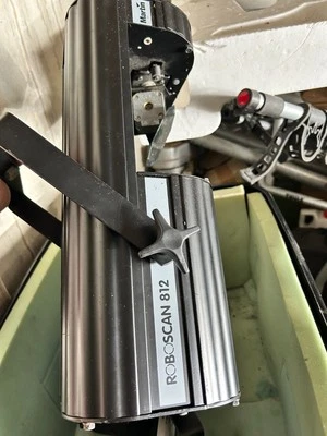 1 x Martin Professional 812 Scanner dmx robo-scan scanner moving mirror 812 - Image 1 of 2