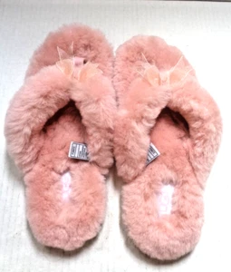 UGG PINK SHEEP SKIN FLIP FLOP SLIPPERS/RUBBER SOLES SIZE WOMEN'S 7 - Picture 1 of 7