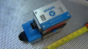 Vickers PA5DG4S4LW-012F-B-60 Pilot Valve with 868982 - NEW Never Installed - Picture 1 of 1